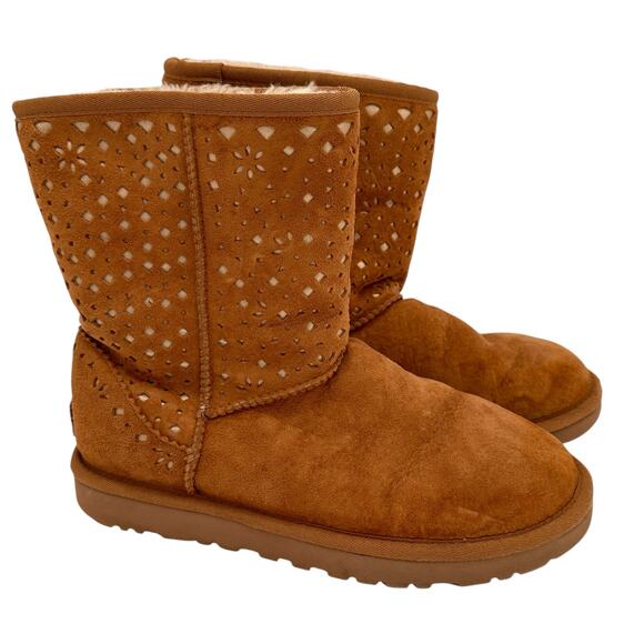UGG Australia Classic Short Flora Perforated Leather Boots Size 8 - Picture 1 of 10